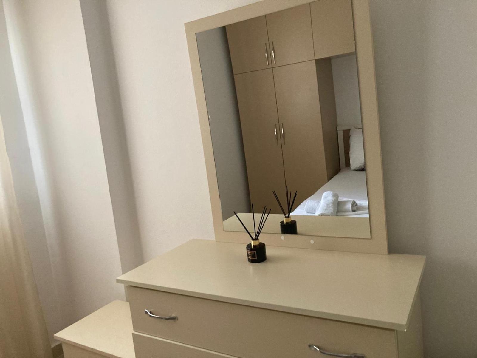 Hergi Apartament Vlorë Buitenkant foto